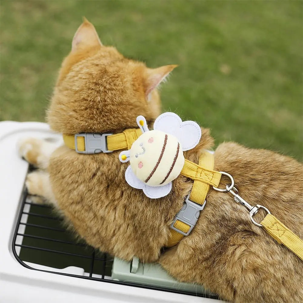 Transform your kitty's walks with the Ihubei Cute Cat Bee Harness & Leash Set! 🐾✨ Lightweight, anti-escape, and oh-so-stylish for your small/medium furball! Perfect for safe and stress-free adventures! 🐱💕🌼