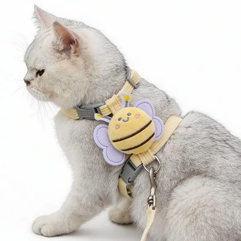 Transform your kitty's walks with the Ihubei Cute Cat Bee Harness & Leash Set! 🐾✨ Lightweight, anti-escape, and oh-so-stylish for your small/medium furball! Perfect for safe and stress-free adventures! 🐱💕🌼