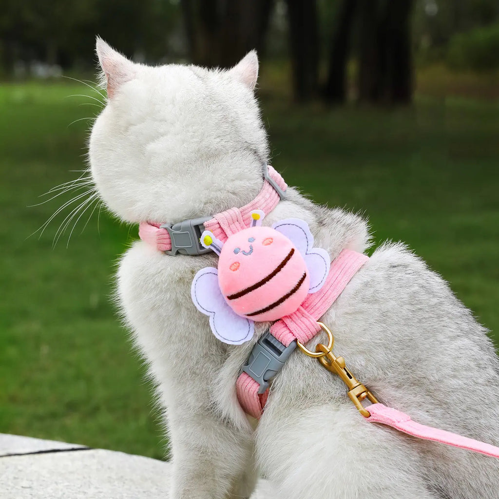Transform your kitty's walks with the Ihubei Cute Cat Bee Harness & Leash Set! 🐾✨ Lightweight, anti-escape, and oh-so-stylish for your small/medium furball! Perfect for safe and stress-free adventures! 🐱💕🌼